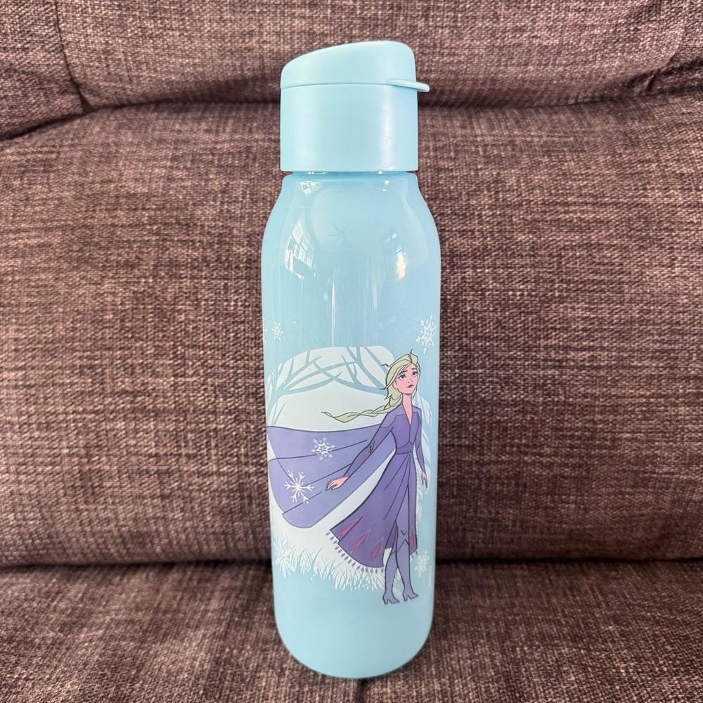 Disney Frozen 2 Tupperware‎ 25 Oz. Eco Water Bottle Elsa
